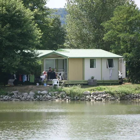 Le Plan D'eau Saint Charles מלון Damiatte