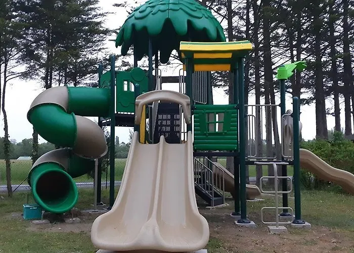 Le Plan D'eau Saint Charles מלון