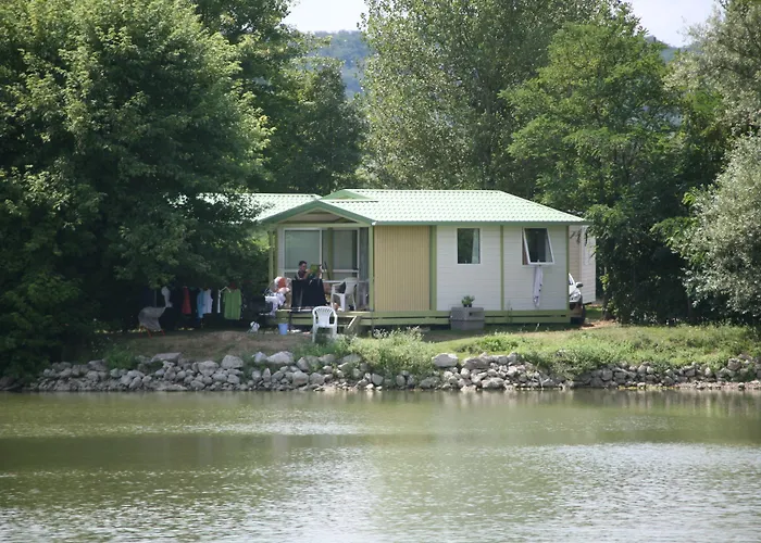 Le Plan D'eau Saint Charles מלון Damiatte