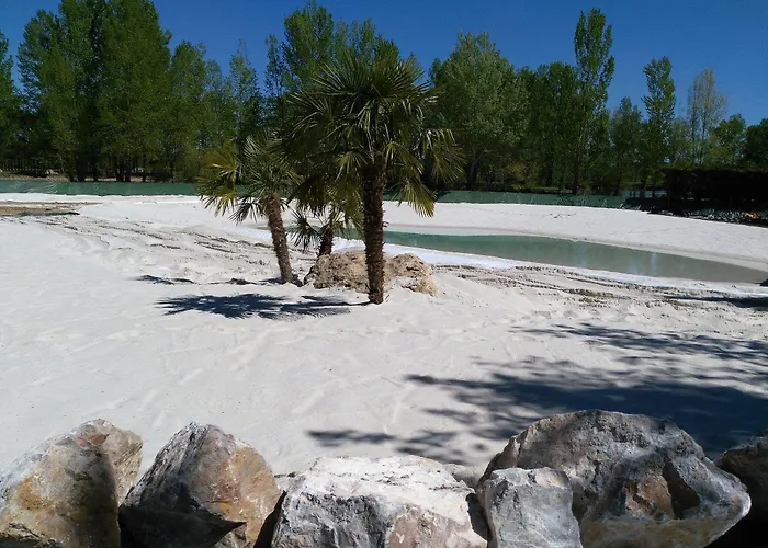 מלון Le Plan D'eau Saint Charles *