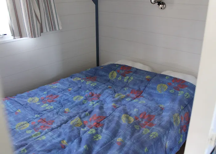 Le Plan D'eau Saint Charles מלון *