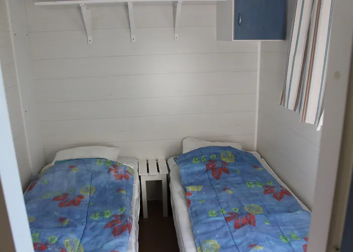 Le Plan D'eau Saint Charles מלון