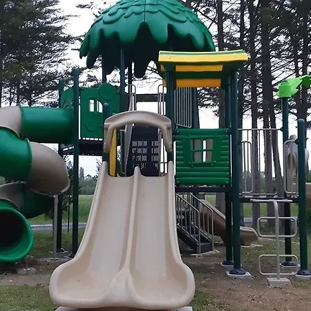 Le Plan D'eau Saint Charles Hotel