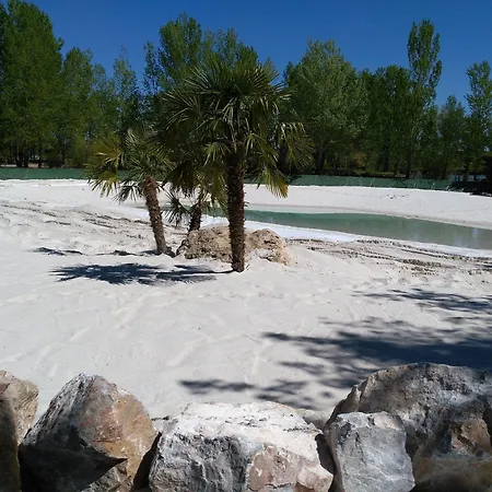 Hotel Le Plan D'eau Saint Charles *